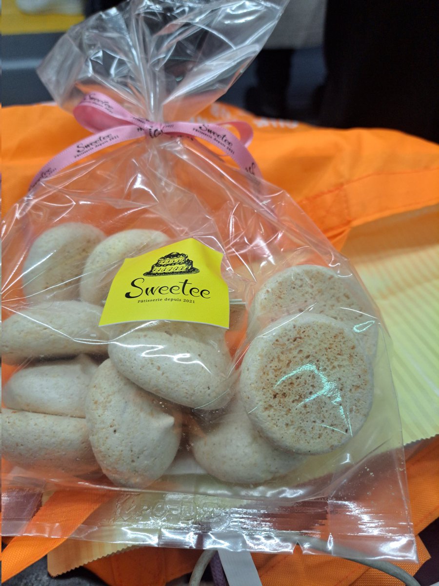 obachan12's tweet photo. 最後にここのお菓子めちゃくちゃ美味しいです。

Sweeteeさん！

https://t.co/HyOiGgvFNR

行った事のない方是非是非是非是非行ってみて下さい＼(^-^)／

#仲間自慢
#富士宮大好き
#最高
#Sweetee
#富士宮焼そば https://t.co/mrtHQUs14a
