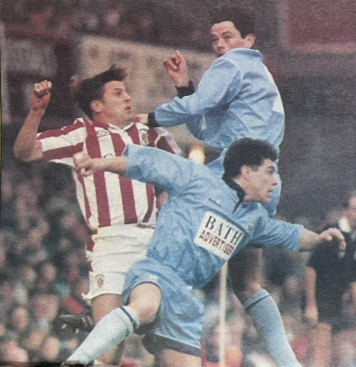 🏛️ Today marks the 30th anniversary since the Romans travelled to First Division Stoke City in the FA Cup.

Over 1,000 Stripes fans travelled to see the Romans earn a replay at Twerton Park.

What are your memories from that day? 💭

⚫️⚪️ #Romans