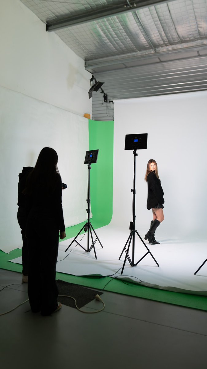 La mode s’invite au studio avec ce shooting photo pour la marque Anaia Clothes !! 📸💎

#studiophotolyon