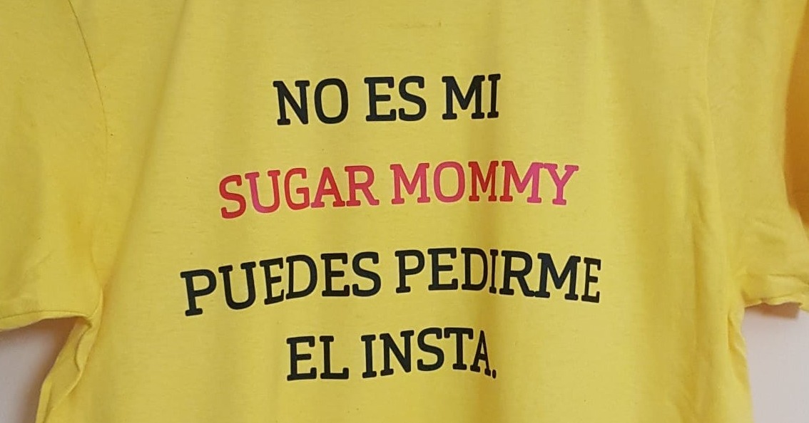 MonegoteStore's tweet photo. ¡Esperamos que hayáis tenido unas fiestas maravillosas! En https://t.co/2cfDWzI4Es adoramos demostrar amor. Y tú ¿le hiciste un regalo personalizado o algo comercial? Visita ahora la web y explora lo que puedes hacer para crear el regalo perfecto. #RegalosPersonalizados https://t.co/wrvIORydLL