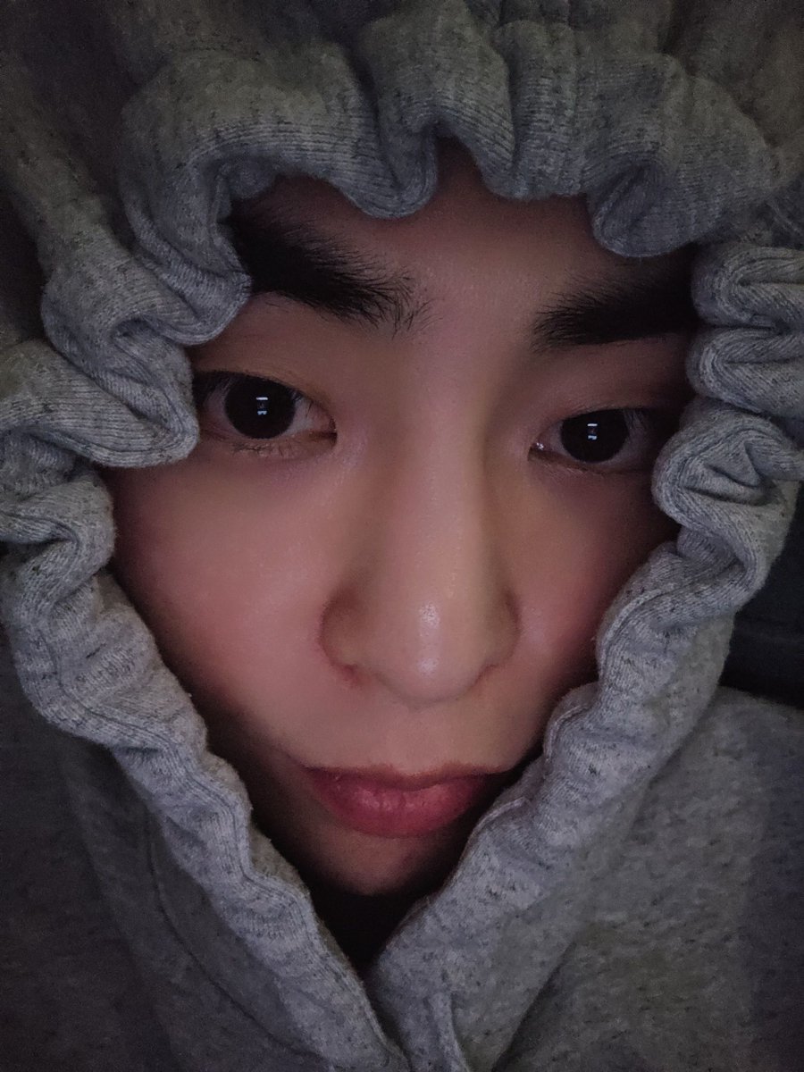 parkzzar's tweet photo. [240108] ❄️🫧 19.42 KST
📸📸📸📸
"Tadinya aku lagi foto-foto buat ngasih kalian selfie
Malah jadi foto four-cut ㅋㅋㅋㅋ
Aku ga peduli fotonya bagus apa engga, aku kirimin aja semuanya~" https://t.co/lyU0dbMyn0