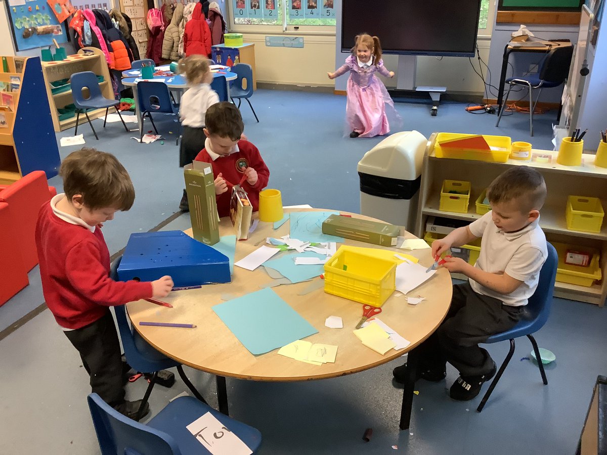 NurseryOPS's tweet photo. Happy New Year!

Welcome back to Nursery. We are having a super fun morning.

#learningthroughplay #eyfsexpressiveartsanddesign #eyfsfinemotorskills #eyfsunderstandingoftheworld https://t.co/PqbhWPPNWL