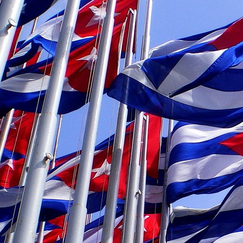 8 de enero de 1959
Fiesta de banderas cubanas y del 26/7, alegría, abrazos  y lágrimas 
Entra en La Habana
 la caravana de la Victoria, es el Ejército Rebelde comando por #FidelCastro