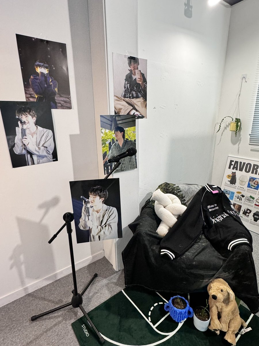 steal_bbang's tweet photo. 병주로 한가득 채워진 공간이라 너무 좋았던!!
럭드 2등 뽑아서 기분 좋았구여 아기자기한 소품들도 귀여웠어용
#병주곁에_언제나_BeWithYou https://t.co/Dp1VRE8w5X