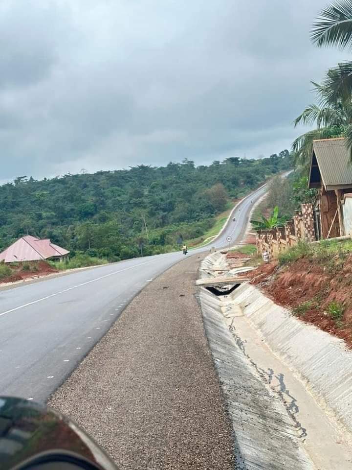 NanaKwame_off's tweet photo. 🛣️🇬🇭: Bechem-Techimantia-Akomadan Road, thanks to Akufo-Addo x Dr. Bawumia's NPP government. https://t.co/R6v1k85ACj