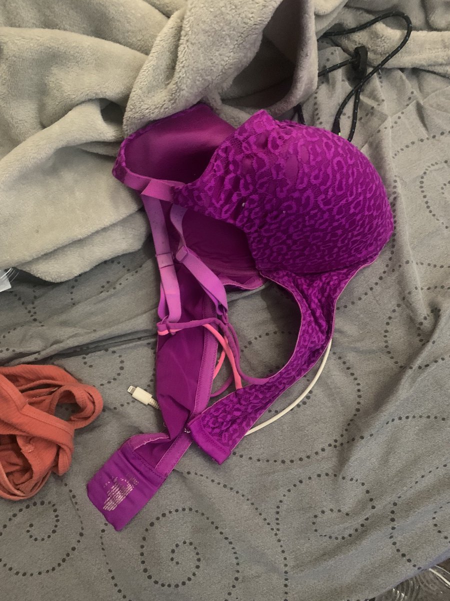 burwell_jasmine's tweet photo. Thinking about selling a few of my bras and pantys who wants them??? #cltfreaks #charlottefreaks #704freaks #ncfreaks #803freaks #980freaks #nsfw_twt #nsfwtw https://t.co/jVChT0CGQX