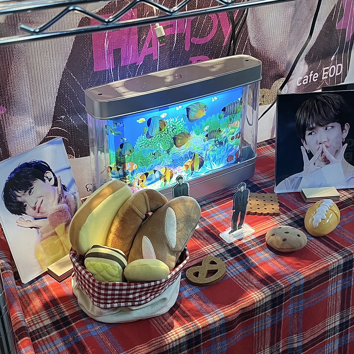 bbang_bb_08's tweet photo. 📍EOD

병주방으로 꾸며놓은 공간이 너무 예뻤던 곳
럭드도 원하던 포카 홀더까지 뽑아서 행복했다
빵모양 소품들로 가득해서 너무 폭닥했다💗

#병주곁에_언제나_BeWithYou https://t.co/fzdrnEPgCZ