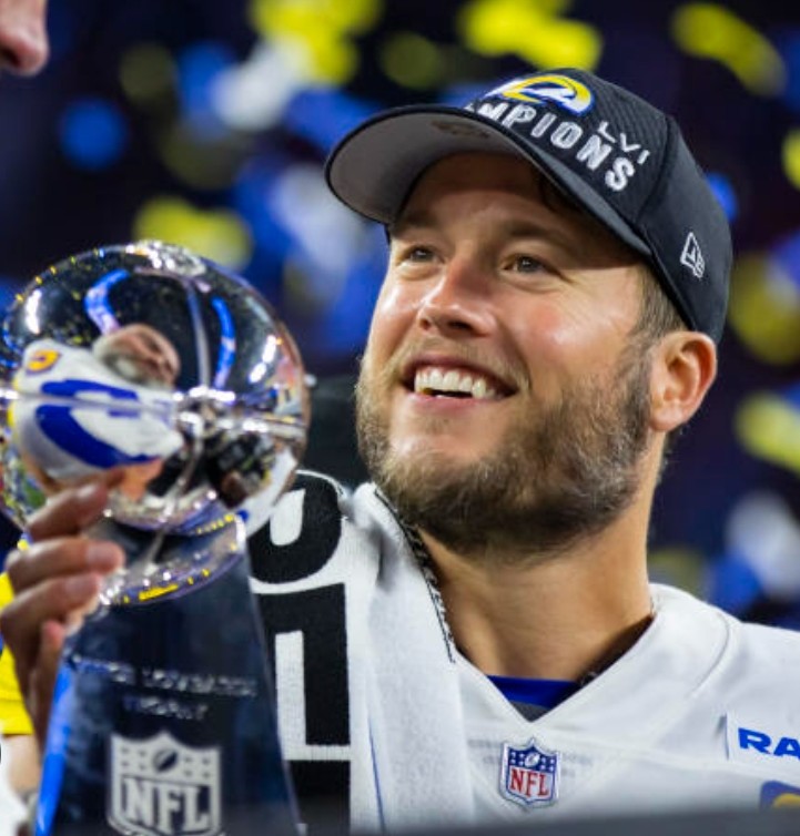 Real_Midwest27's tweet photo. @Lions You either die           Our live long
a hero.                         enough to see
                                       yourself
                                       become the
                                       Villain. https://t.co/SdXKS6Ml8A
