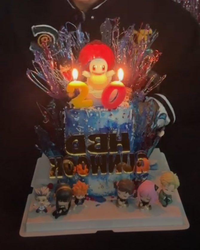 taeraezero's tweet photo. CUTIE GUNWOOKIE WITH HIS ANIME THEME CAKE 😭😭😭😭 https://t.co/RcuWAOwJnS
