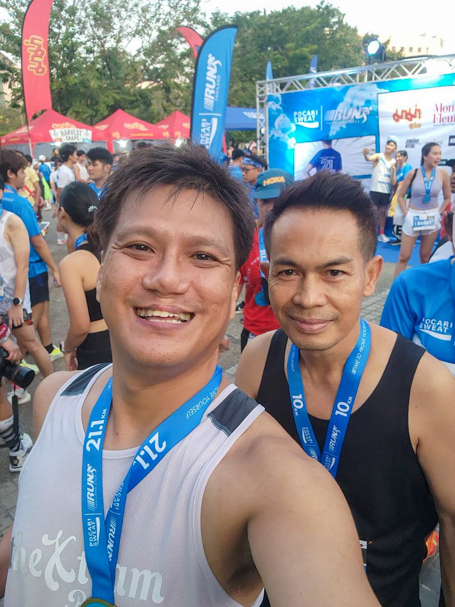 NinjaTooK's tweet photo. 🤍💙 ลุงตุ๊ก และ ผองเพื่อน ที่ งาน POCARI SWEAT RUN THAILAND 2024 ได้เจอกันก็มีรอยยิ้ม มีเสียงหัวเราะ มีความสุขให้กันในทุกครั้งไป 🥰  ep.3 

#PocariSweatRunThailand2024
#TimeToProveYourself 
#มาเถอะอยากเจอ 
#งานถนนจอยๆ
#tookkyrun https://t.co/C0PmqKhp8s