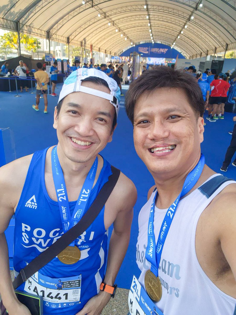 NinjaTooK's tweet photo. 🤍💙 ลุงตุ๊ก และ ผองเพื่อน ที่ งาน POCARI SWEAT RUN THAILAND 2024 ได้เจอกันก็มีรอยยิ้ม มีเสียงหัวเราะ มีความสุขให้กันในทุกครั้งไป 🥰  ep.3 

#PocariSweatRunThailand2024
#TimeToProveYourself 
#มาเถอะอยากเจอ 
#งานถนนจอยๆ
#tookkyrun https://t.co/C0PmqKhp8s