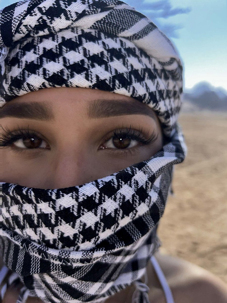 nats3sco's tweet photo. separately how amazing are my clients lashes lasting whilst on holiday😍❤️‍🔥@lashedbytalix on ig🖤 https://t.co/muVFeaeHZk