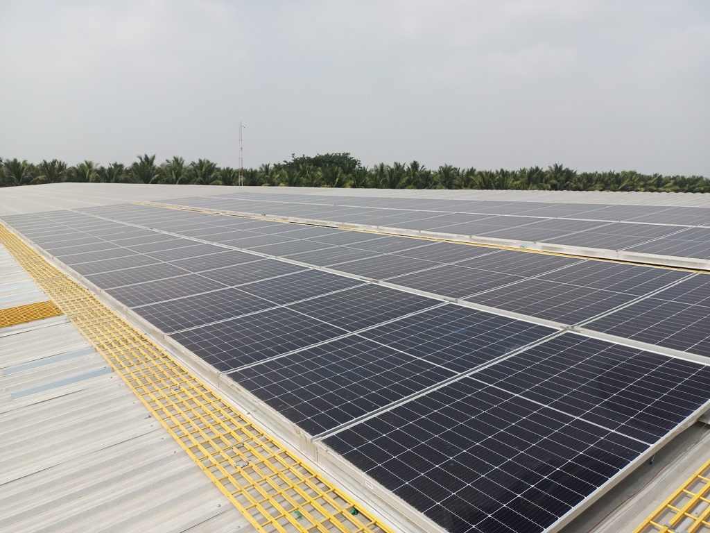 Devsolar_'s tweet photo. We have successfully Installed and Commissioned 40 KW Solar System at Tirupur.

#devsolar #solarpower #renewableenergy #gogreen #solarongridsystem #solarpowerplant https://t.co/POWW80ttXg