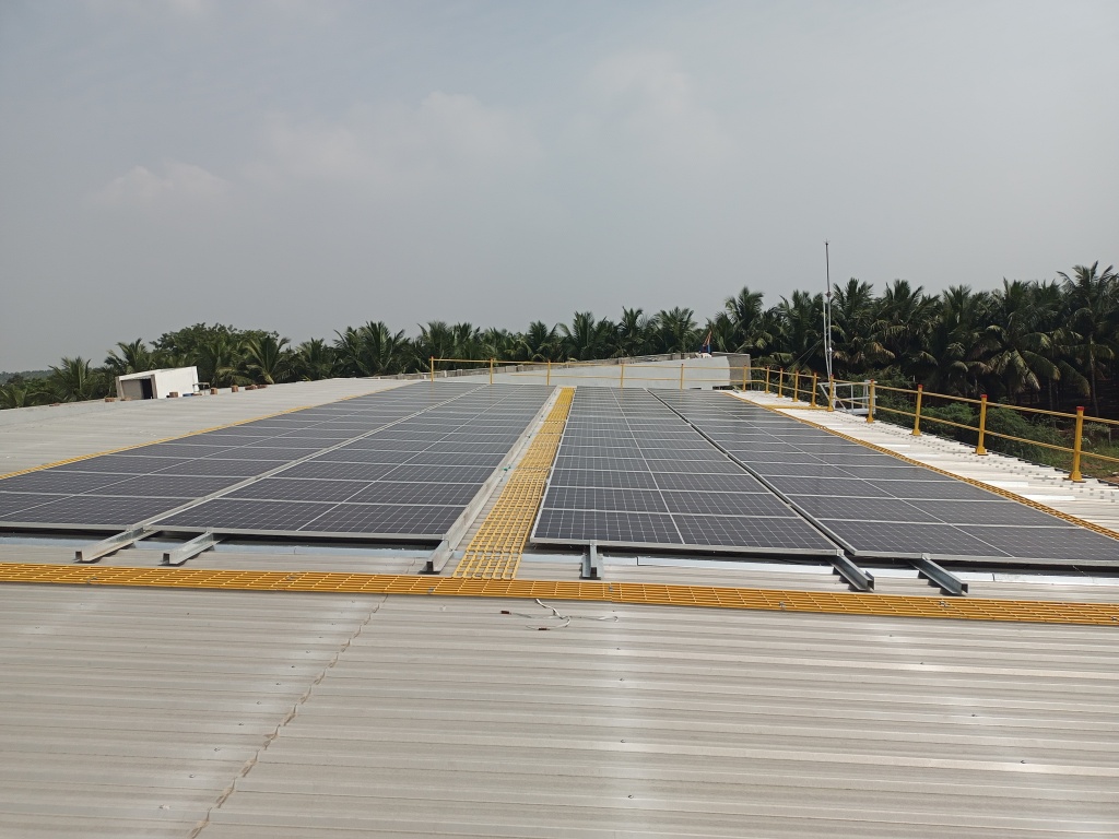 Devsolar_'s tweet photo. We have successfully Installed and Commissioned 40 KW Solar System at Tirupur.

#devsolar #solarpower #renewableenergy #gogreen #solarongridsystem #solarpowerplant https://t.co/POWW80ttXg