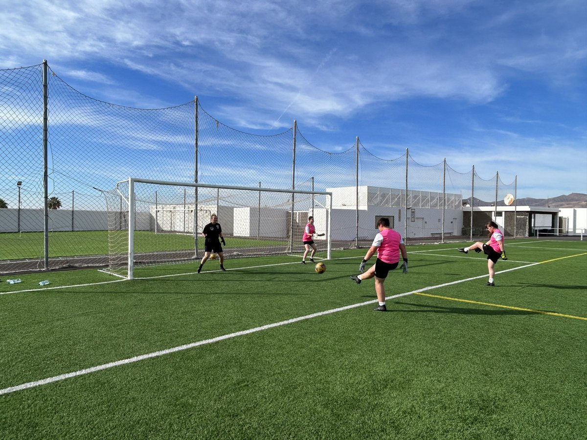 GlasgowGWFC's tweet photo. Goalies Union 🤝⚽️🙌🏼
~~~~~~~~~~~~~~~~
Our Under 18s &amp;16s GKs who are in Lanzarote working with our @SWPL GK Khym Ramsay 
@JessicaLothian5 @emily_hussey @Camx_s https://t.co/YQ3JNDSP0z