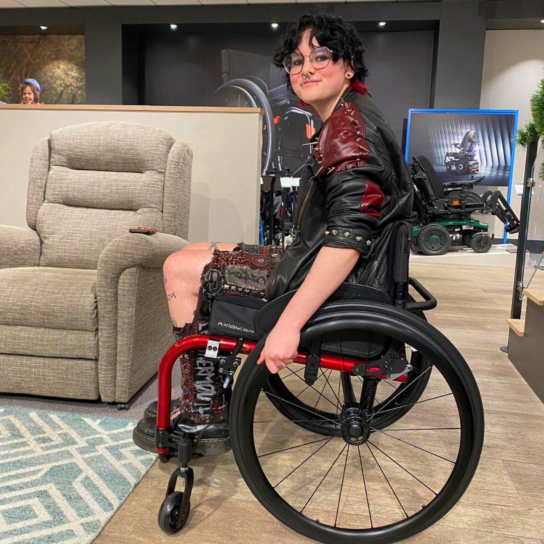 Wheelfreedom's tweet photo. Another wonderful customer, Emily collecting her @KiMobility Rogue ALX in candy red π€©
#ActiveChair #ActiveWheelchair #Wheelchair #WheelchairUser #HappyCustomer https://t.co/160B4u7FI6