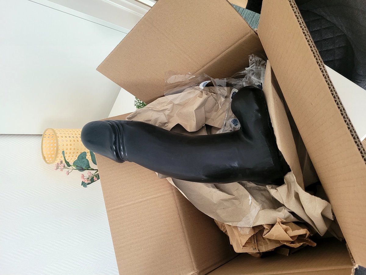 LexiieModel's tweet photo. J'ai reçu mon colis de chez #dildoshop qui devrait m'ouvrir à 10cm.... malheureusement je ne pourrai pas l'essayer cette semaine 😅
.
.#gape #anal https://t.co/OUZwwWHqPY