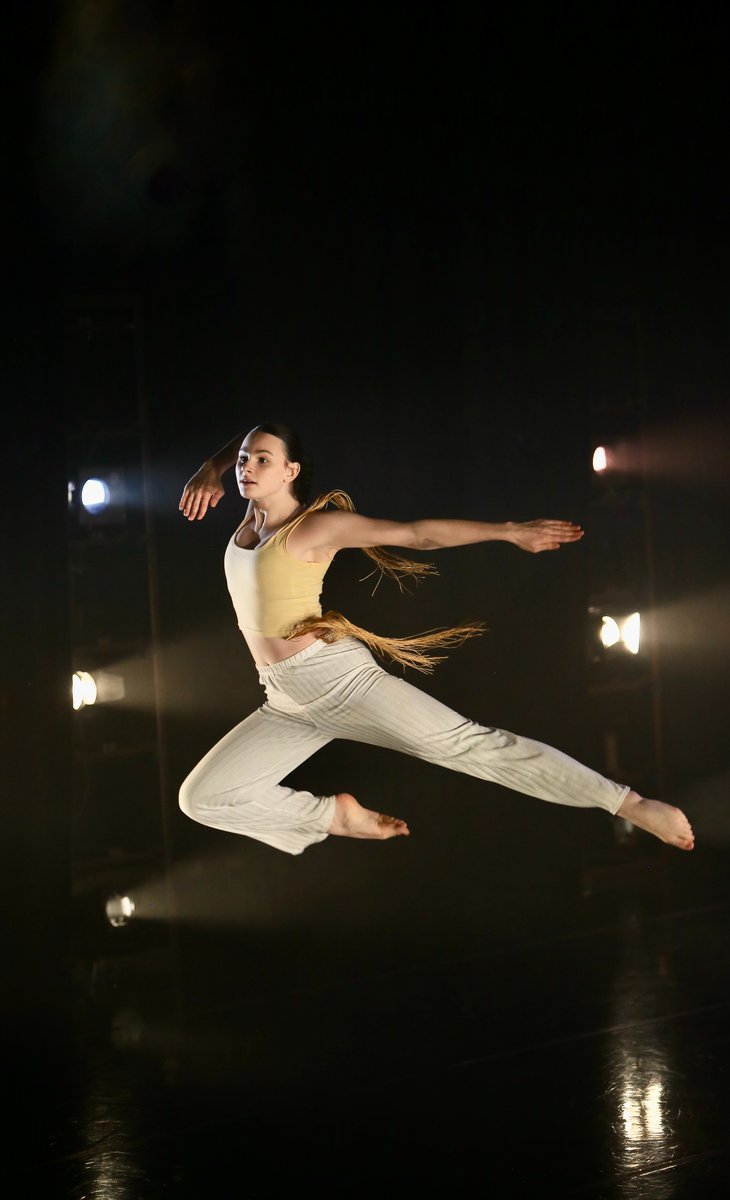 Happy New Year! Let's get dancing! ✨
Our 2024 Spring Term starts this week and we welcome students back into the NEW studio...wait what? New studio? Check  it out here: gatewaystudio.org/news
#Youth #Dance  #Studio  #Training