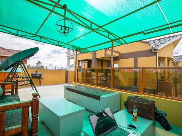 Iconthedeejay's tweet photo. @Moseax Air BNB available Naivasha,Moi Southlake 
Hit me up for Bookings +254 10 2308248 https://t.co/bLRUiPVHKy
