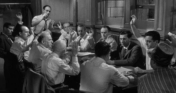 ThePhantomastic's tweet photo. «Hubo once votos por culpable. No es fácil levantar la mano y enviar a un muchacho a la muerte sin hablarlo antes». Doce hombres sin piedad (1957) 🧵🧵 https://t.co/AFlgc7NSDI