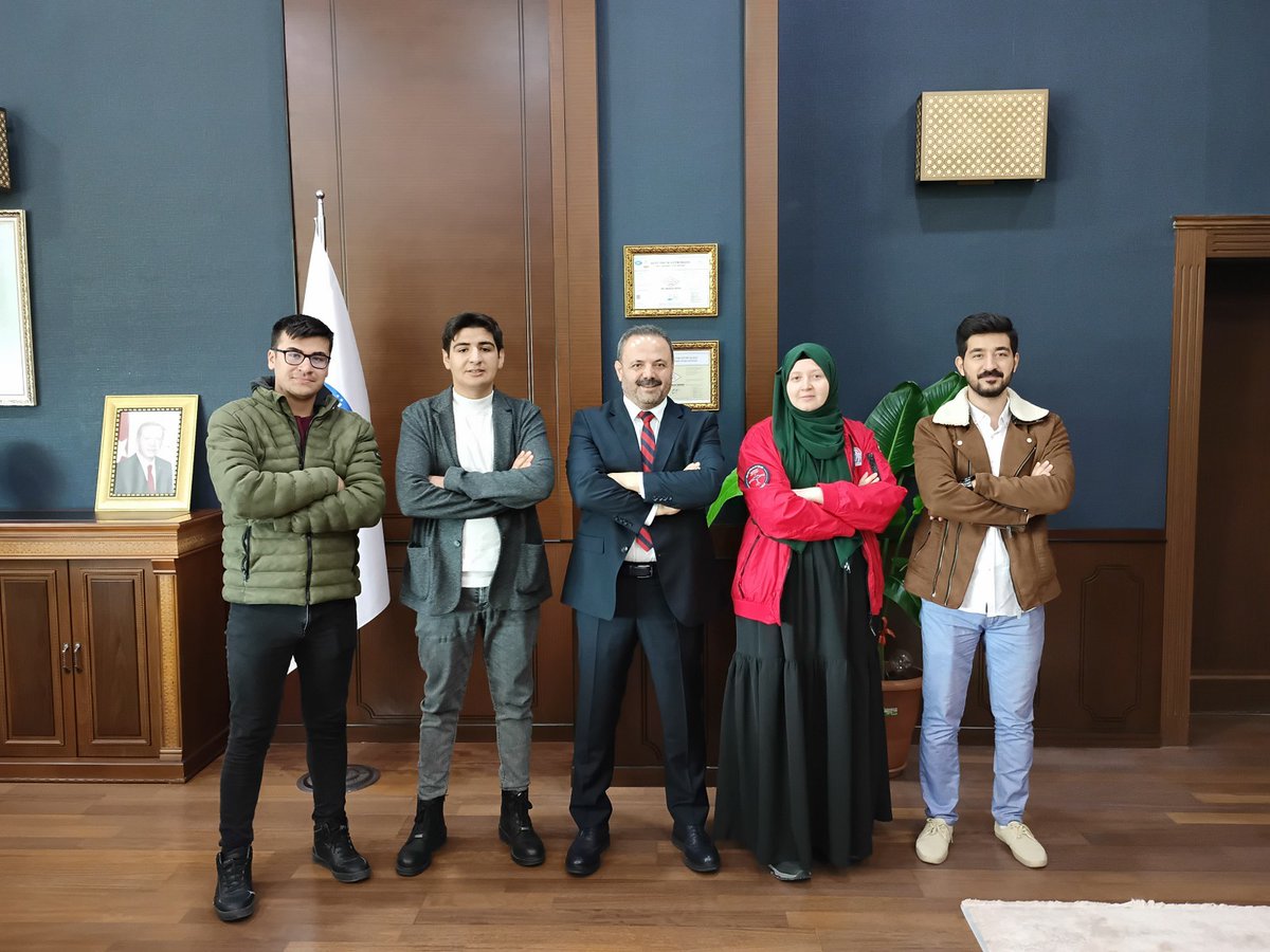 aksarayedutr's tweet image. TEKNOFEST’le Gelecek Sensin!

Aksaray Üniversitesi (ASÜ) Rektörü @profalpayaribas'ı ziyaret eden Türkiye Teknoloji Takımı Vakfı (T3 Vakfı) Aksaray İl Sorumlusu Ayşenur Kayış ve beraberindeki heyet, 2024 Havacılık, Uzay ve Teknoloji Festivali (TEKNOFEST) kapsamında toplam 75