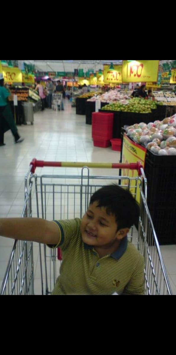 waktu itu kita jalan2 ya dek 🥹🥹🥹
sama mama sama papamu 
waktu mamamu hamil aku tanya terus kapan kamu lahir
waktu kamu lahir, aku senenggg bgt dek 🥹🥹🥹🥹
di sekolah aku cerita2kan ke teman2 kalau aku punya adik yang lucu 🥹🥹🥹