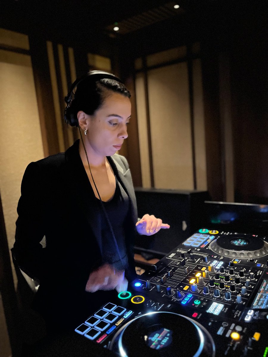polkamusicpro's tweet photo. DJ Performans @FenzIstanbul #istinye 

#dj #djlife #djset #fenz #istanbul #turkey #turkiye #finedining https://t.co/uQPl0lVYiG