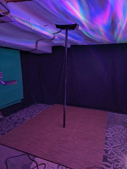 I finally finished my project. It looks cute and I'm excited to start streaming regularly again. The