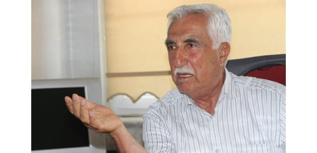 Kır saçlı adam, BABAM. Bugün seneyi devriyesinin 6.  yıl dönümü. Şoförlükle başlayan iş hayatında azminle, çalışkanlığınla ve dürüstlüğünle büyük işler başardın. Ardında güzel eserler, binlerce eğitimli genç bıraktın. Memleket sevdan, eğitime verdiğin önem, ''Çok çalışın,