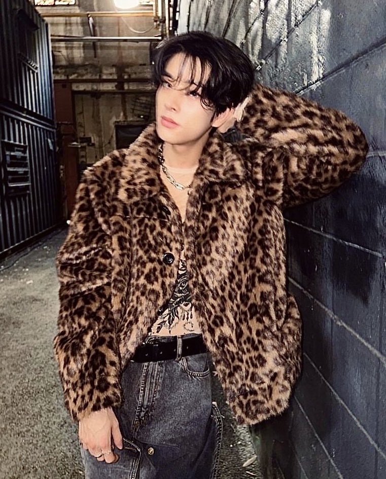 _ikeury's tweet photo. “Darling, I fancy you”

#ENSD #ENGENESelcaDay #JAKE #ENHYPEN @ENHYPEN @ENHYPEN_members https://t.co/bgeDyoNVXf