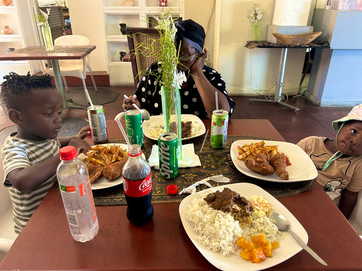 Mizzpurple01's tweet photo. Mommy dearest Birthday lunch ✨💜
Happy Birthday 🎂
#Chapter72 https://t.co/MHz5YsRqOg