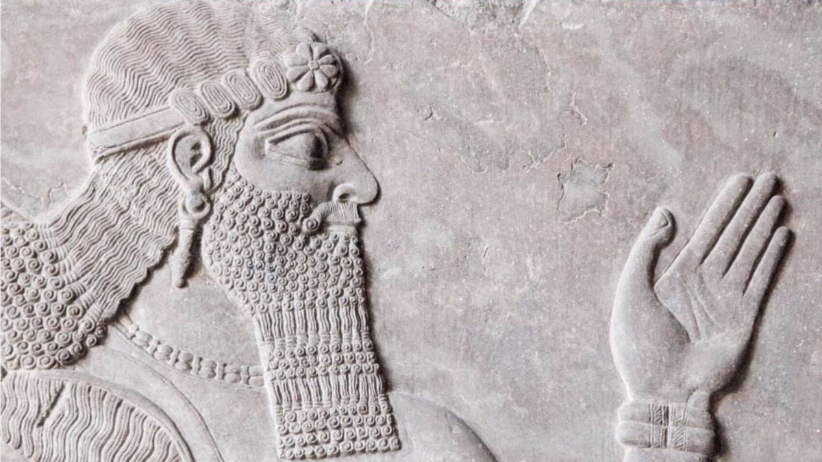cdlectoresdom's tweet photo. #UnaPizcaDeCultura! 📚 Hoy exploraremos el fascinante mundo del código de leyes de Hammurabi, un hito histórico que marcó el rumbo de la legislación. 🏛️ Acompáñenme en este hilo para descubrir cómo Hammurabi, rey de Babilonia, dejó su huella en la historia. https://t.co/5WDnKciNhG