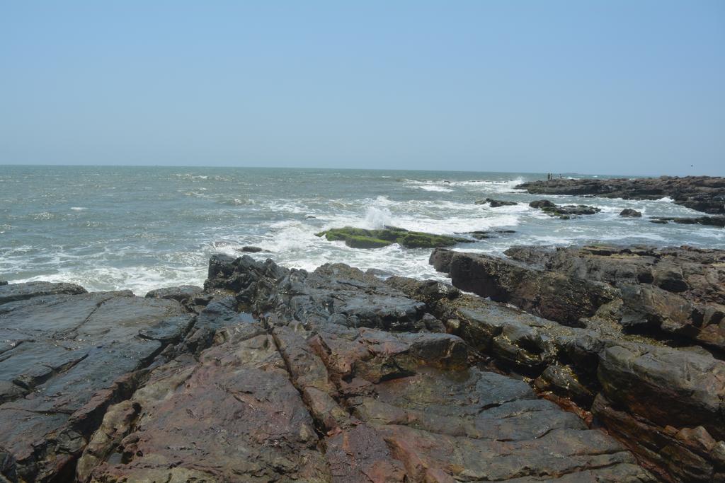 Rohan_Khandare2's tweet photo. @virendersehwag Yes, Bharat is blessed with many such a beautiful places.
Anti-India comment will not be tolerated. we are one as a Nation 🇮🇳🇮🇳 
M for Malvan not Maldiv 👆👆 #BycottMaldives #MaldivesOut 
Explore konkan,Maharashtra region for stunning beaches 🌊 https://t.co/Z645whqvD4