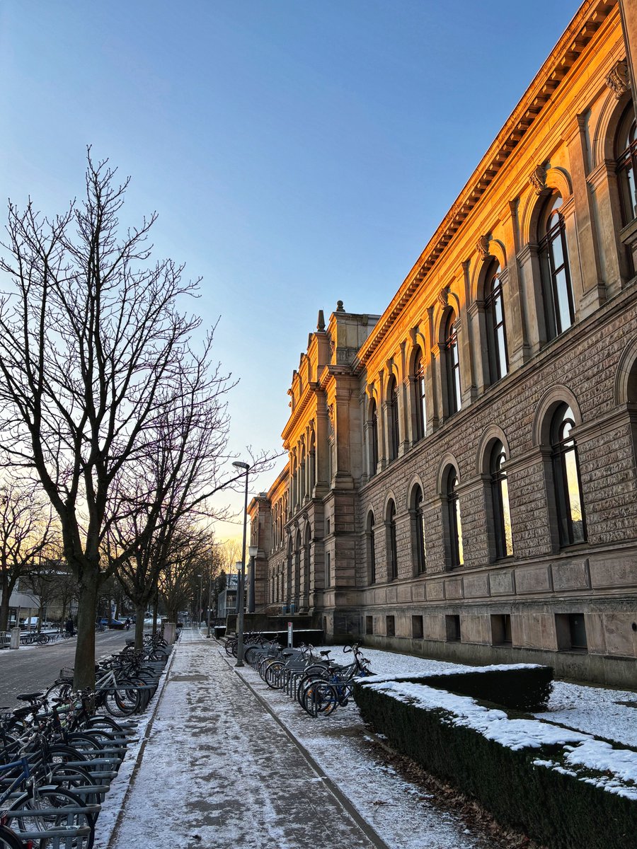 tuBraunschweig's tweet photo. ☀️⛄️ Mit Sonnenschein und Schnee melden wir uns aus der Winterpause zurück und wünschen euch ein glückliches und gesundes Jahr 2024! Wir freuen uns sehr, euch wieder auf dem #TUBraunschweig Campus zu sehen! 🥰 https://t.co/zSru6YIRdB