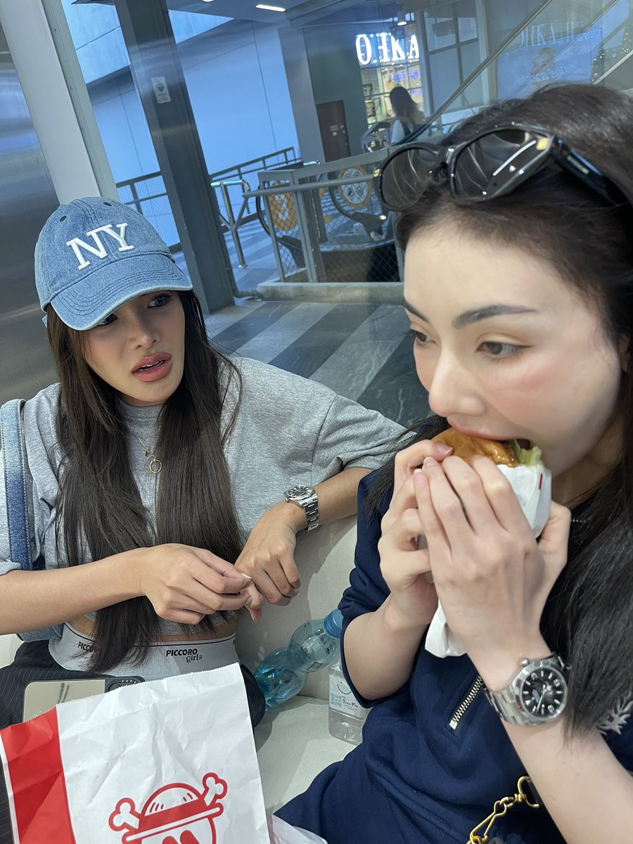 Iceicyee tweet media