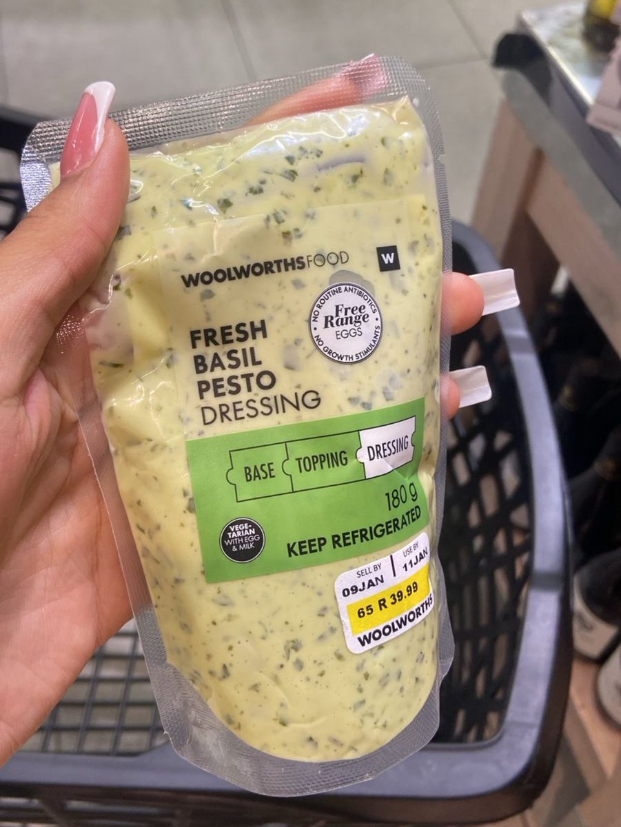 LesediMets's tweet photo. Put this over your roasted baby potatoes and add chives! O tla ntshwara letsogo! 🤝🏾👩🏽‍🍳 https://t.co/2zX7ITJVnH