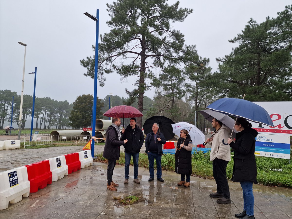 BNGFerrolterra's tweet photo. Mon Fernández visitou Cabanas para comprobar o desenvolvemento das actuacións que a Xunta está a executar na Madalena sen as axeitadas medidas de seguridade, e para dar conta das emendas relativas ao concello presentadas polo BNG aos Orzamentos da Xunta https://t.co/T3mVNR97DG https://t.co/IfI4TcXcIL