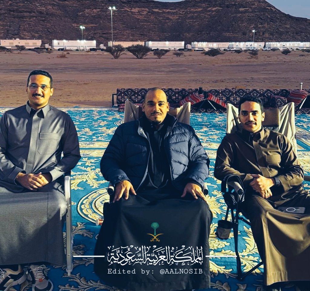 #نائب_أمير_نجران
صاحب السمو الملكي الأمير #تركي_بن_هذلول_بن_عبدالعزيز
بمخيم سموه في #منطقة_نجران

إلى جانبه خواله الكرام ضيوف #نجران:
• الشيخ سلطان بن فلاح بن حثلين.
• الشيخ سعود بن فلاح بن حثلين.

حي الله أميرنا الغالي نائب أمير نجران
حي الله خواله #العجمان 🎩