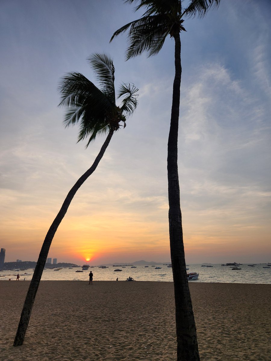 เที่ยวคนเดียวก็จะเหงาหน่อย#พัทยาคงไม่ใจร้ายกับเรานะ