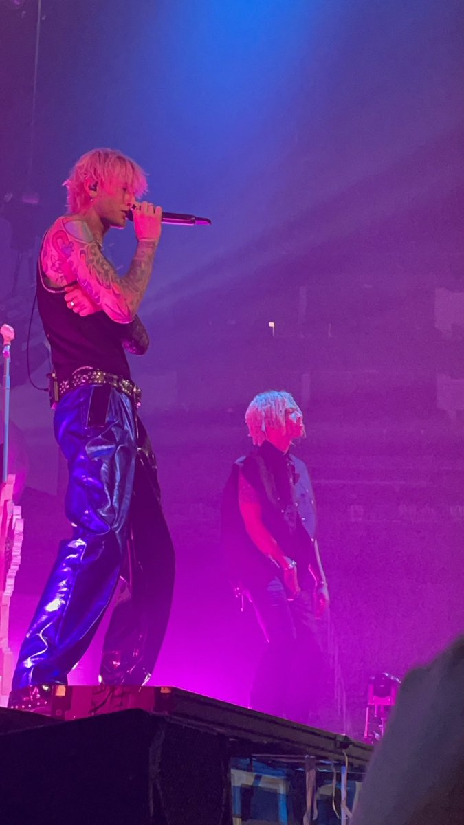 crackrjack20's tweet photo. .@machinegunkelly .@ianndior https://t.co/ZJcJVqrcfu