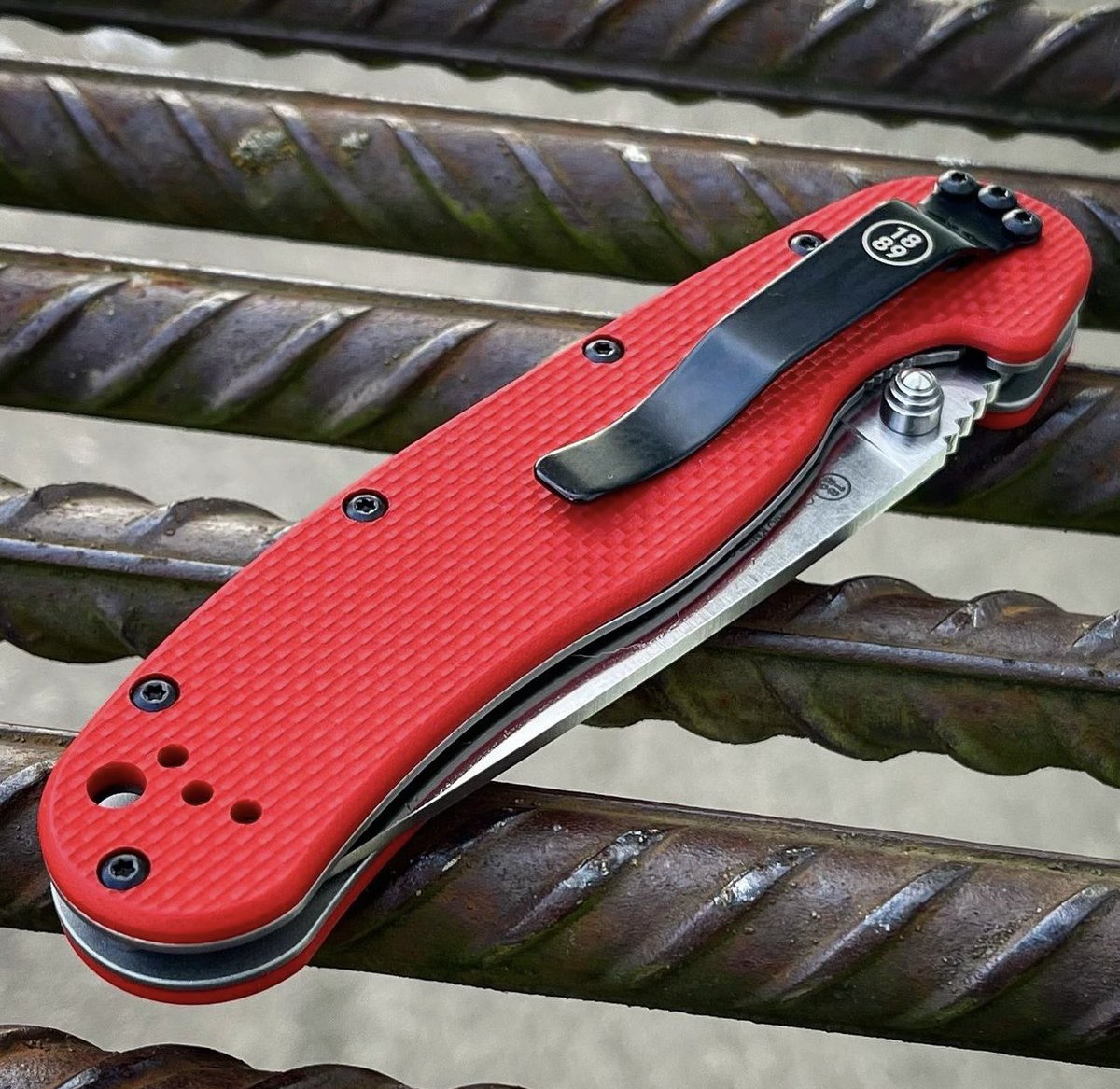 OntarioKnife's tweet photo. What do you think of the #REDRAT1?! With #S35VNBladeSteel and #G10HandleScales! 
#UpgradeYourEDC 👌🏽🔪🐀 🚨
#ontarioknifecompany #ontarioknife #ontarioknives #ontarioknifeco #OKC1889  #hunting #camping #hiking #outdoors #tools #gear #quality #bushcraft #survival #tactical #knife https://t.co/6J8BWWQZsp