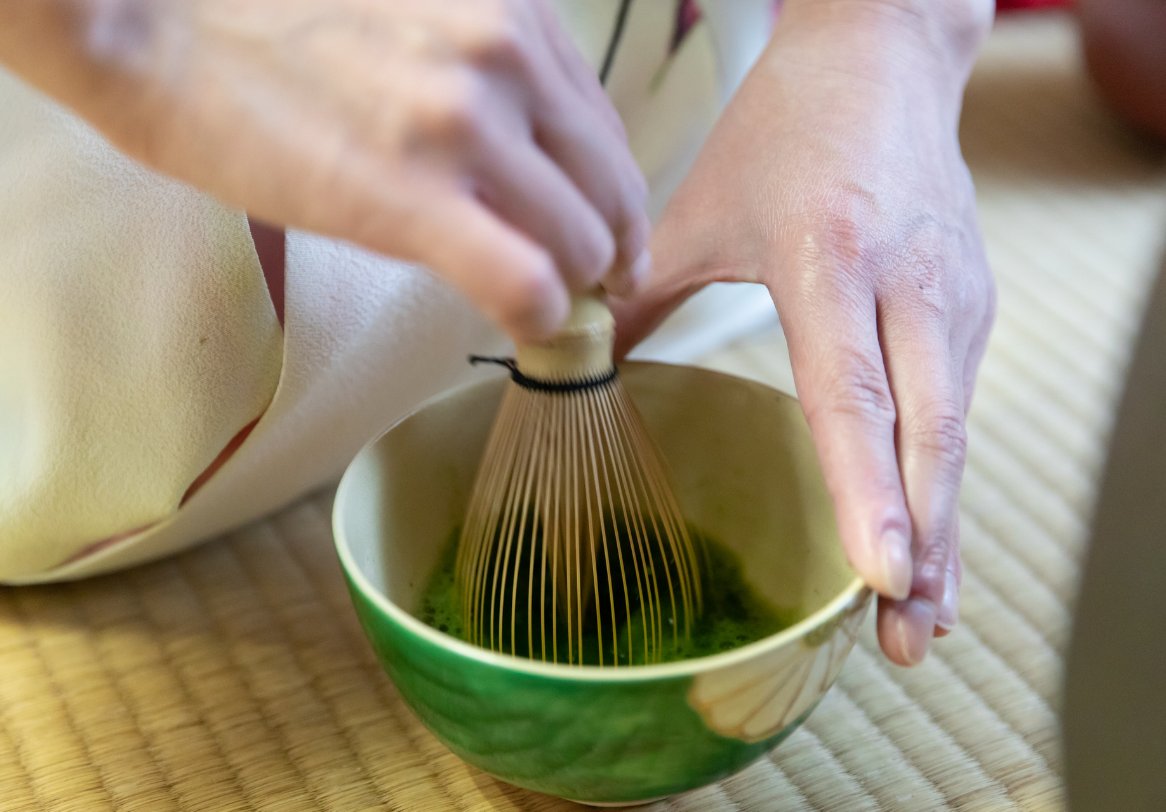 pulse_party1031's tweet photo. Indulging in the exquisite artistry of Japan – today, it's all about the fascinating world of the Japanese tea ceremony! 🍵 
👉 https://t.co/yqSK9TO9a3  
#artoftea #art #tea #history  #japaneseculture #japan #travel #VibeDaily https://t.co/ItB3gXBUQO