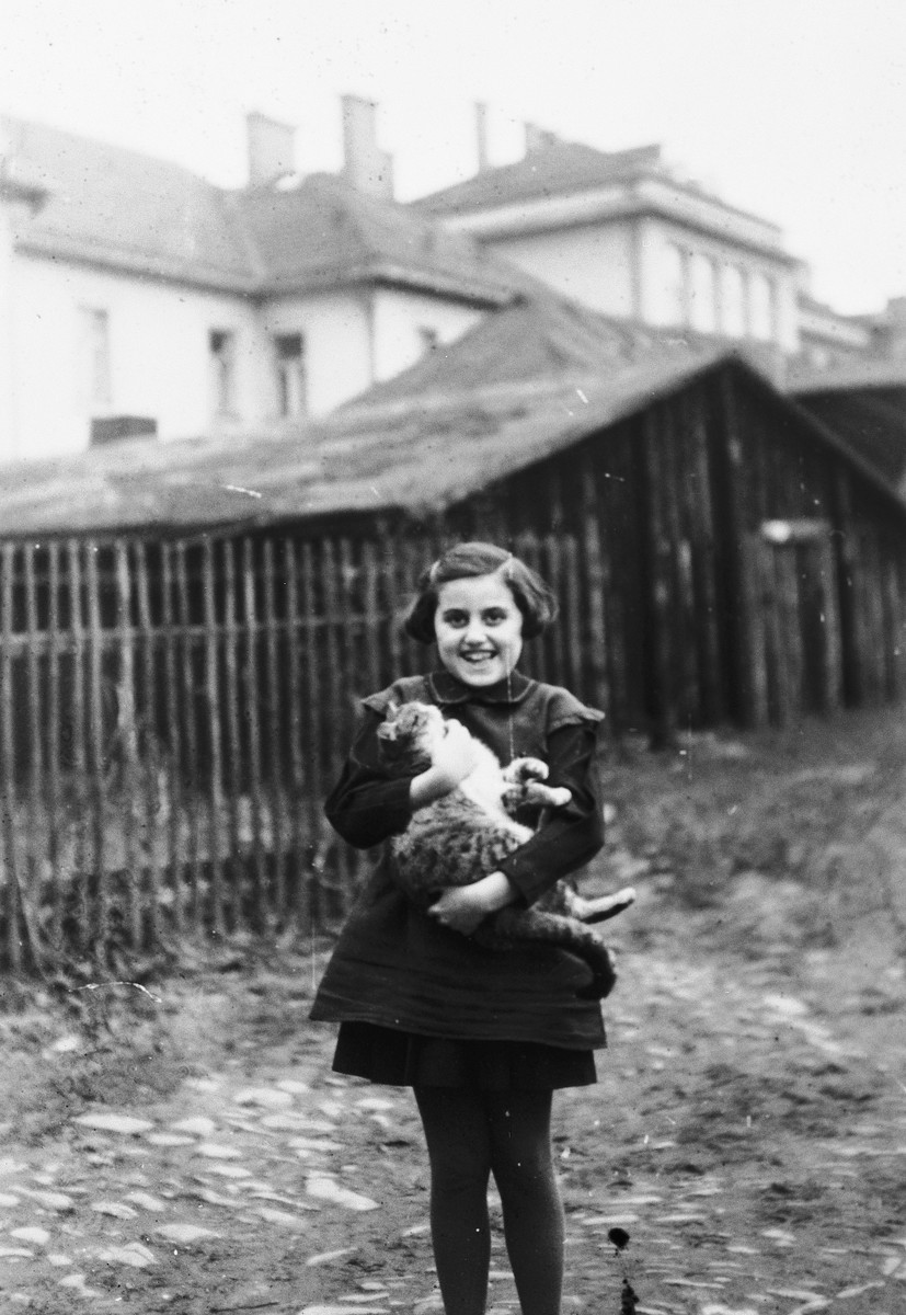 Just published! '‘No man’s land’: deportations from Slovak territory in 1938: a case study of the Jewish community of Čadca' by Zuzana Sihelníková

tandfonline.com/doi/full/10.10…