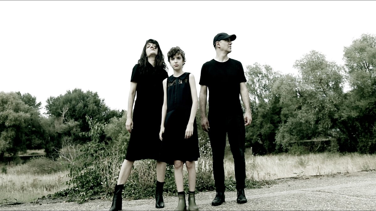 ShoreditchTH's tweet photo. #FriendsOfSTH
Brazilian experimental trio @Tetine take to the @RichMixLondon stage for an extravaganza of electronica, mutant chamber-pop and spoken word!
🗓️Fri 19 Jan. Book your tickets > https://t.co/3axXdq5h6q https://t.co/dDJZTKCoVf