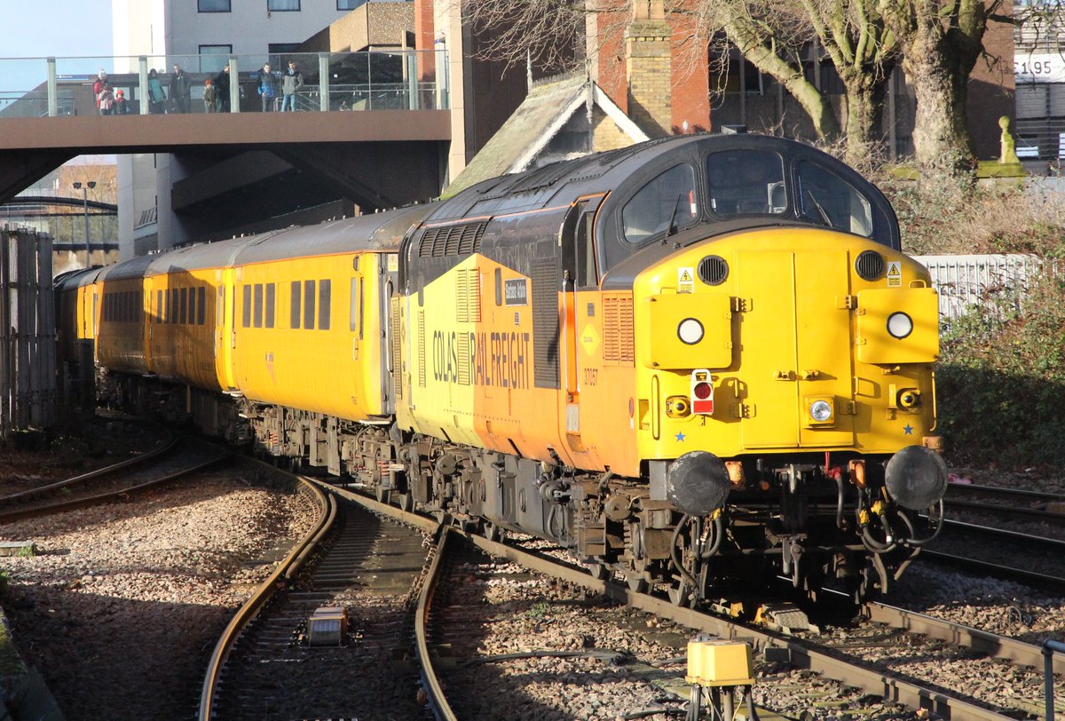 RickScott60's tweet photo. March to Derby RTC @networkrail Test Train in the hands of @ColasRailUK 37057 & 37254 at Lincoln on Saturday
#TractorAction https://t.co/A180map2fw