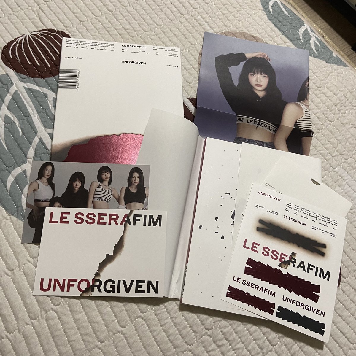 ynxarchive's tweet photo. 𓂃 ⌗. wts lfb ph

🎧: le sserafim unforgiven unsealed album
╰ ₱120 | prio payo can do dop
╰ mod/p  + other deets on pinned

📨. le ssera photobook dewy sage https://t.co/lWymtxTE2f