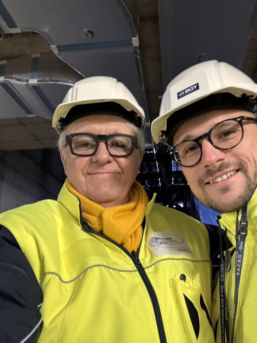 EmiioB's tweet photo. The tunnel linking the terminal to our train station is almost ready. Now we can start dreaming.#milanbergamoairport #trenoperorio#oneworks #carba #sacbo https://t.co/hPnnG9jjGR