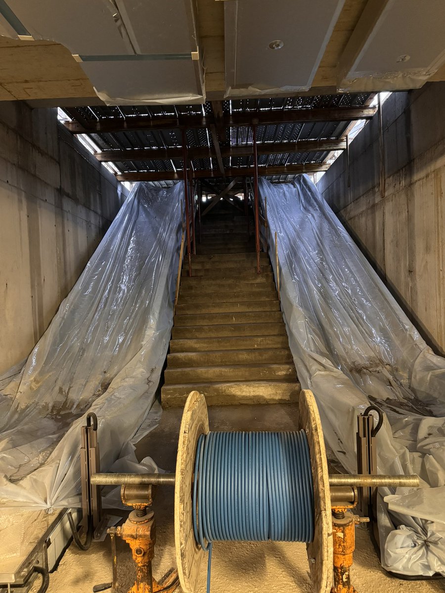 EmiioB's tweet photo. The tunnel linking the terminal to our train station is almost ready. Now we can start dreaming.#milanbergamoairport #trenoperorio#oneworks #carba #sacbo https://t.co/hPnnG9jjGR