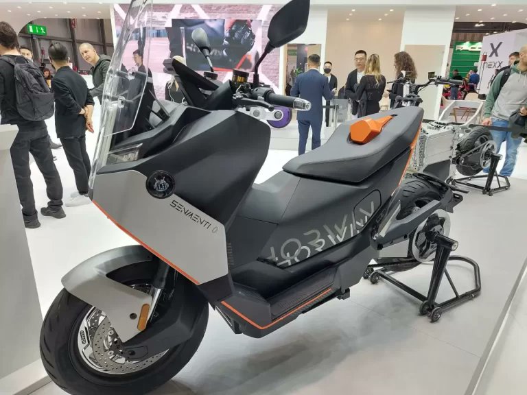 vaielettrico's tweet photo. #Horwin svelerà al pubblico statunitense il Senmenti 0 al CES di Las Vegas. Lo 🛵🔌 dalle prestazioni eccezionali verrà venduto a 16.800 💵 https://t.co/aZgYY5xK6a https://t.co/DnCR56TvDb