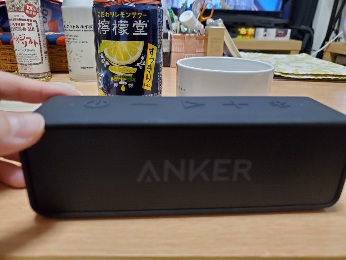 b5J0q86oFWLjVZu's tweet photo. お正月にAmazonでポチッたスピーカーとてもサイズ感が良い!😆
AirPodsほど音はクリアじゃないけど低温は十分聞こえます🙆🎵
ちなみに私は明日から久々にお仕事。
うーん、2時間で、いや下手すると30分で通常営業になる気がする。もう早よ寝よ😂😂
今日も一日お疲れ様でした😌🌃💤
#SoundCore2 https://t.co/xMcrVutJbA